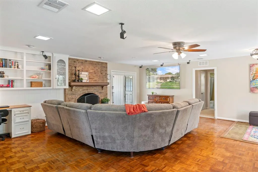 1128 Pueblo Drive