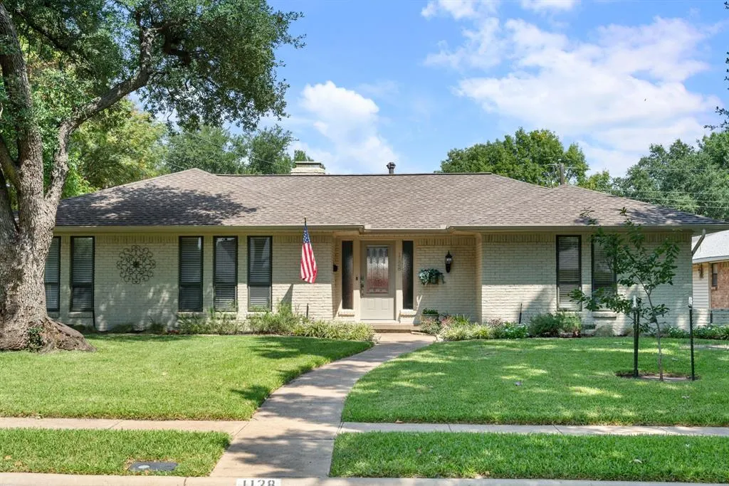 1128 Pueblo Drive