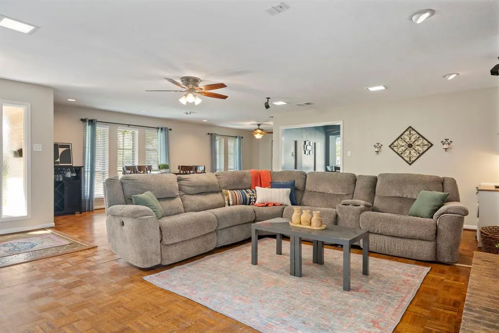 1128 Pueblo Drive