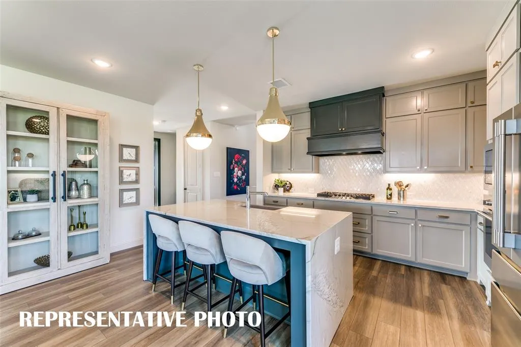 5609 Roselyn Way