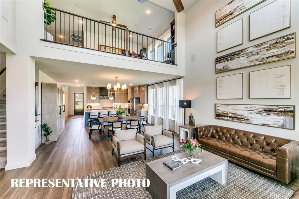 5609 Roselyn Way