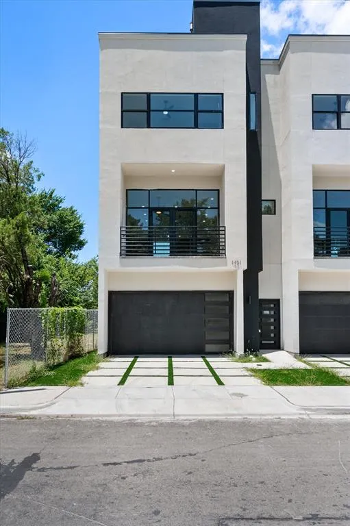 1475 Mckee Street, #1459