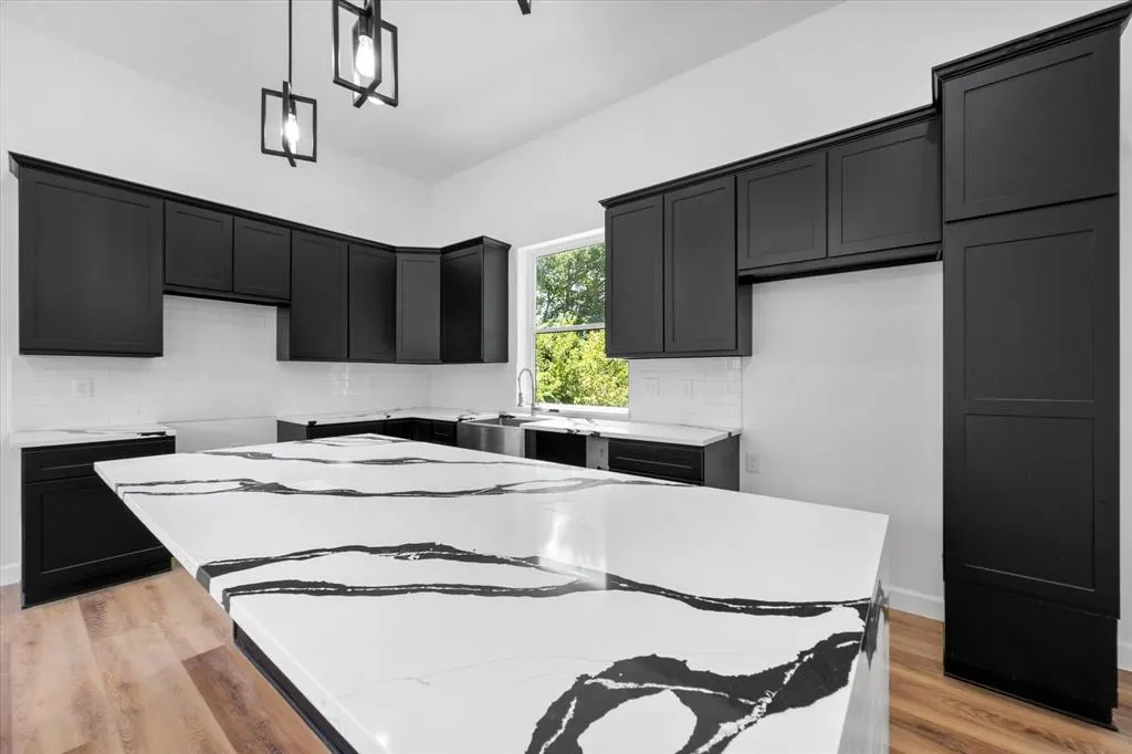 1475 Mckee Street, #1459