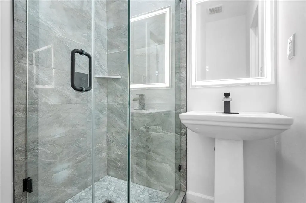 1475 Mckee Street, #1459