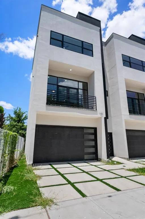 1475 Mckee Street, #1459
