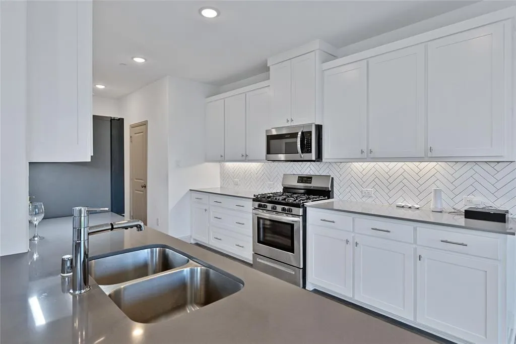 1320 Hill Country Place