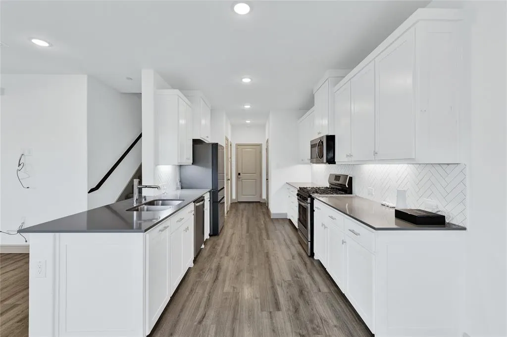 1320 Hill Country Place