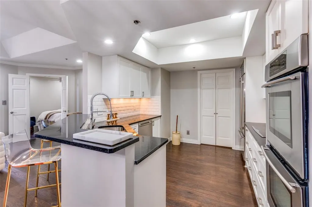 5909 Luther Lane, #900