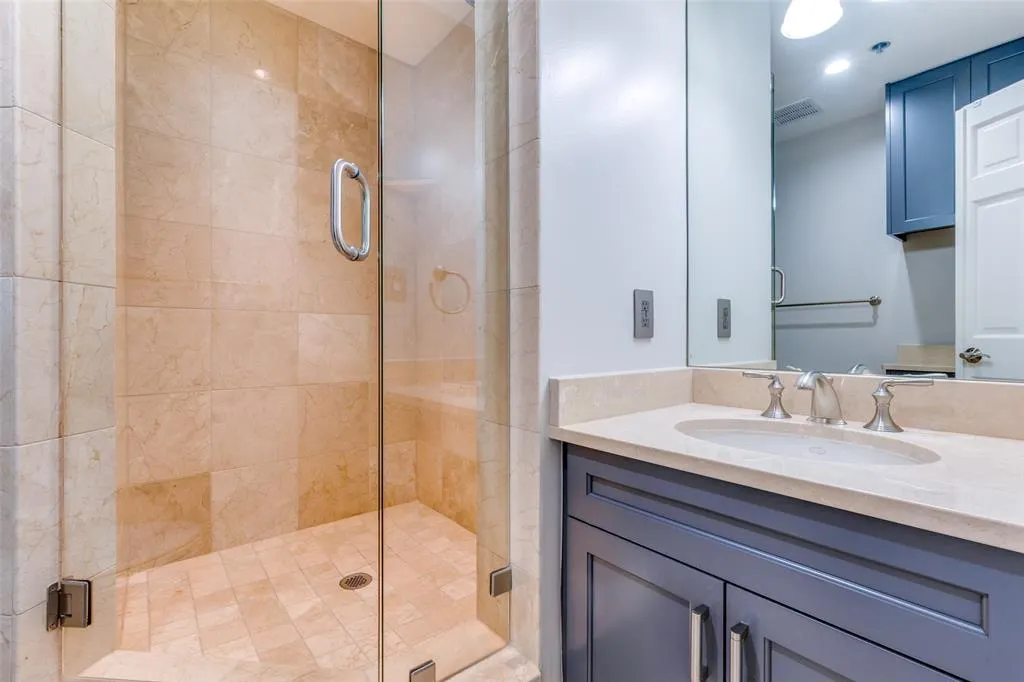 5909 Luther Lane, #900