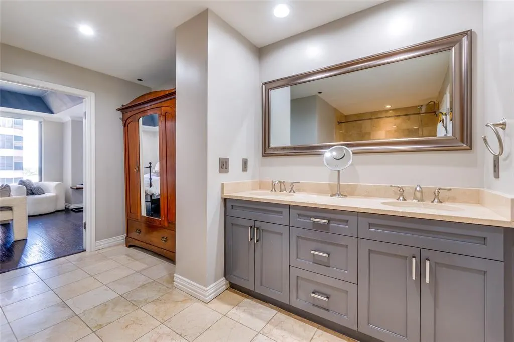 5909 Luther Lane, #900