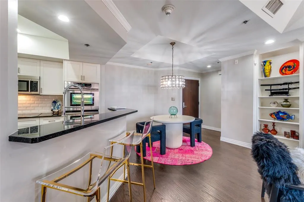 5909 Luther Lane, #900