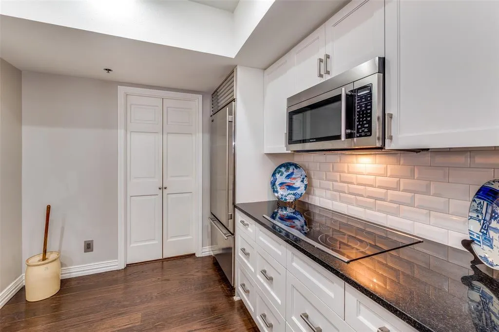 5909 Luther Lane, #900