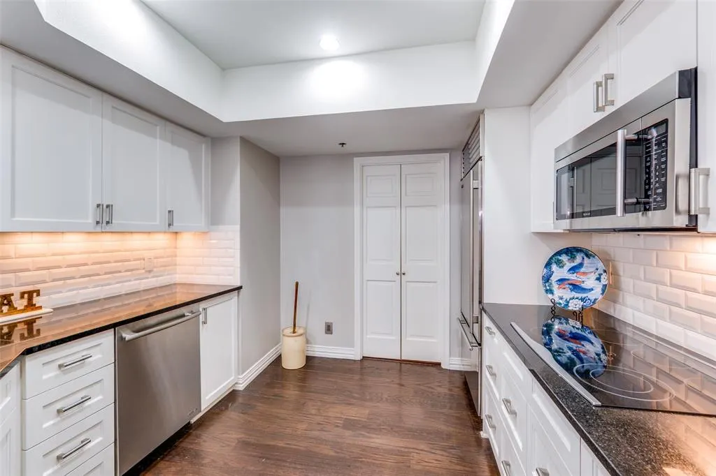 5909 Luther Lane, #900