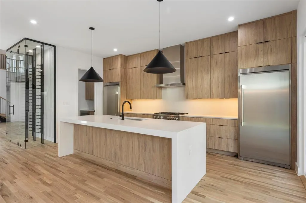 5611 Ellsworth Avenue, #102
