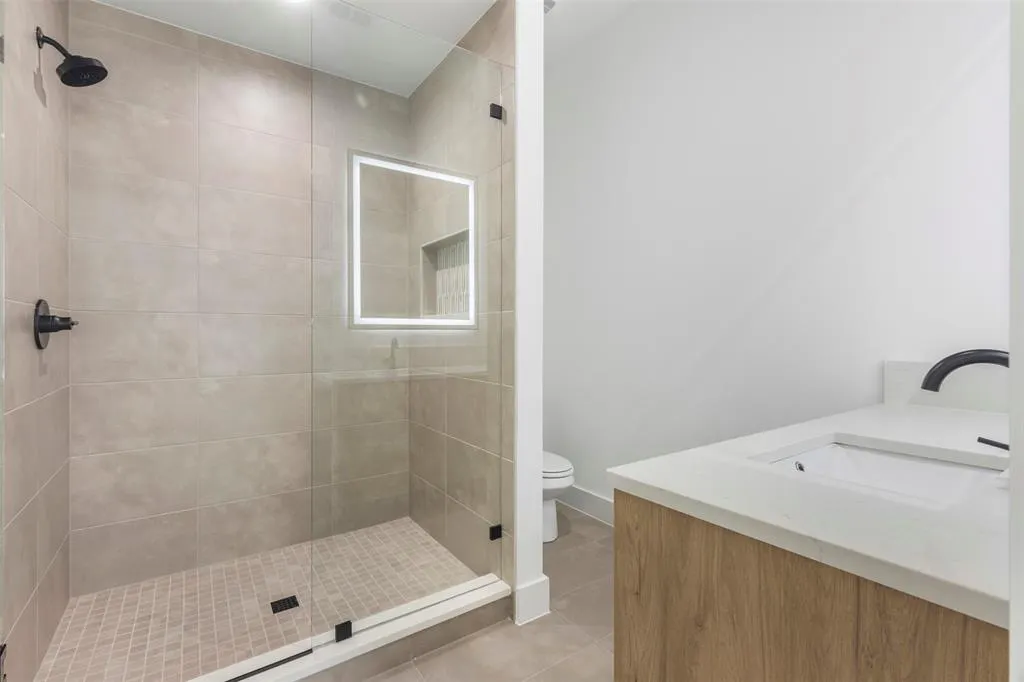 5611 Ellsworth Avenue, #102