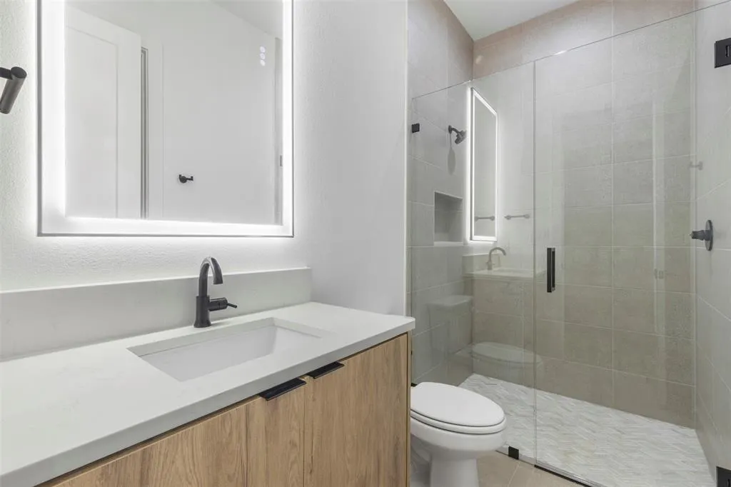 5611 Ellsworth Avenue, #102