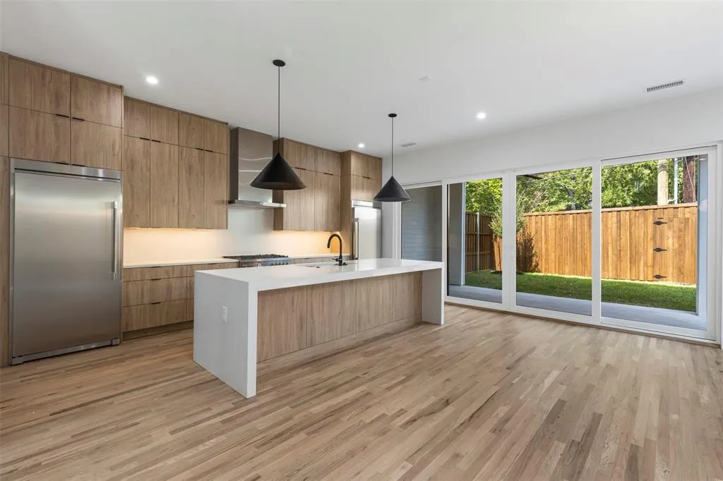 5611 Ellsworth Avenue, #102