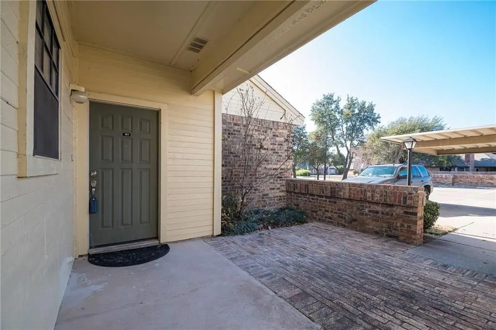 2000 Huntington Drive, #151