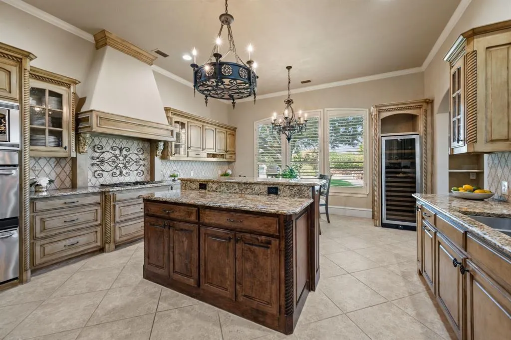 4562 Venetian Way