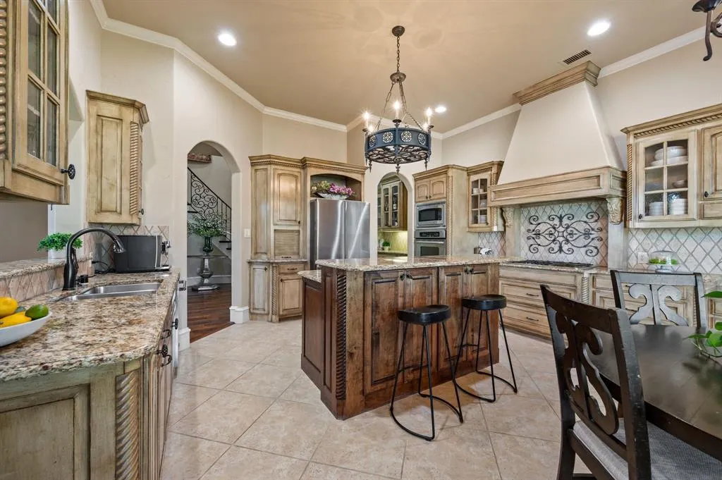 4562 Venetian Way