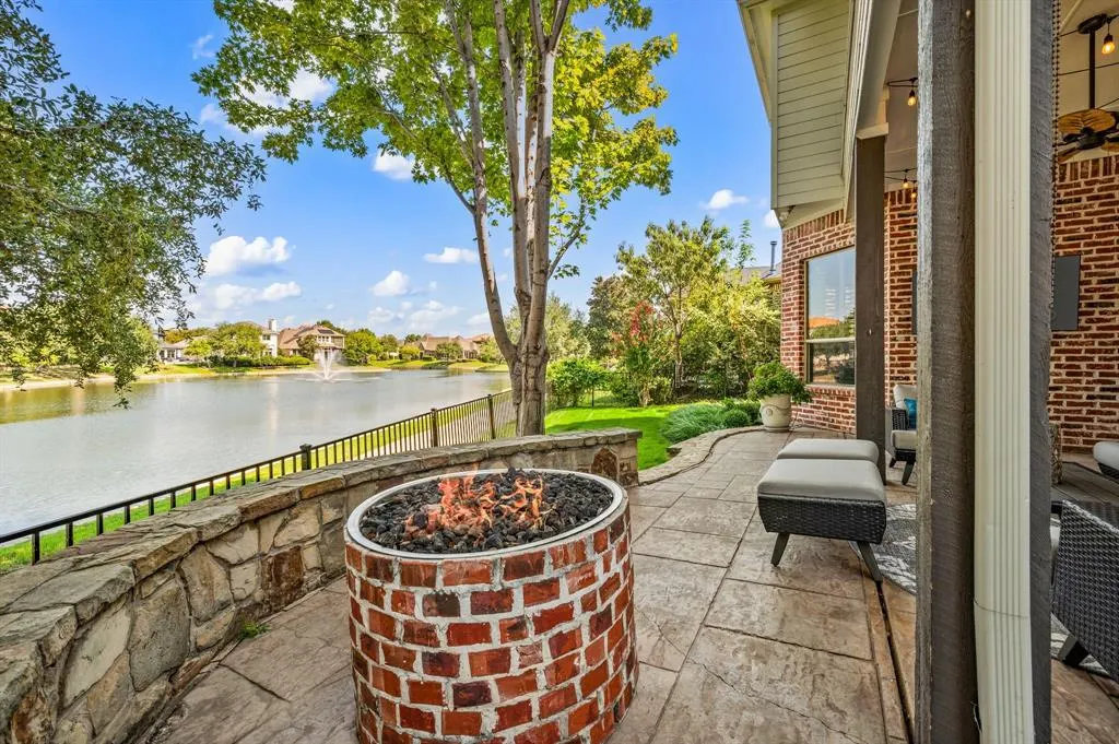 4562 Venetian Way