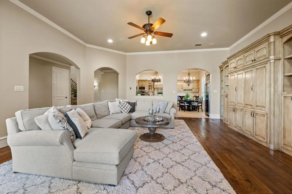 4562 Venetian Way