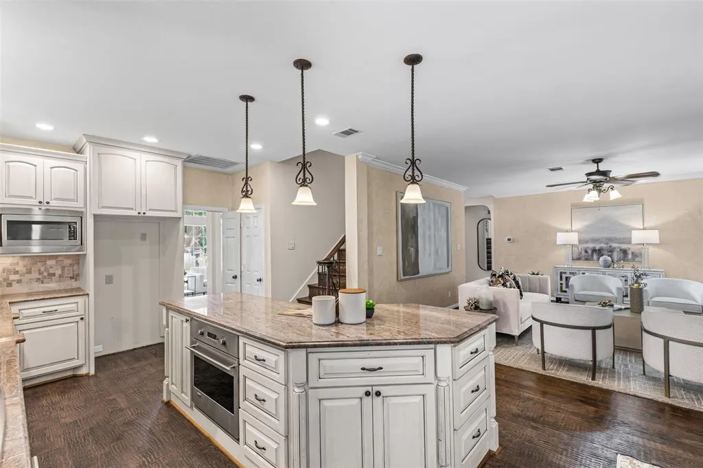 6308 Walling Lane