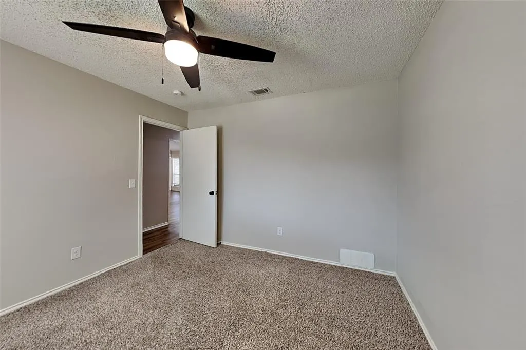 1521 Geneva Lane