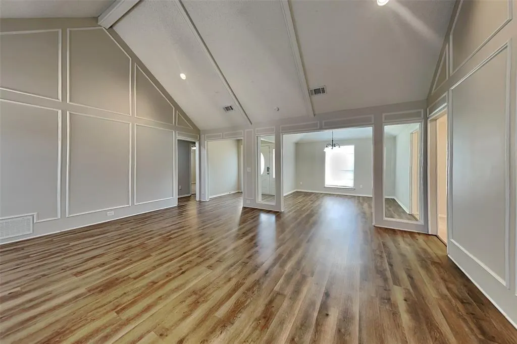 1521 Geneva Lane