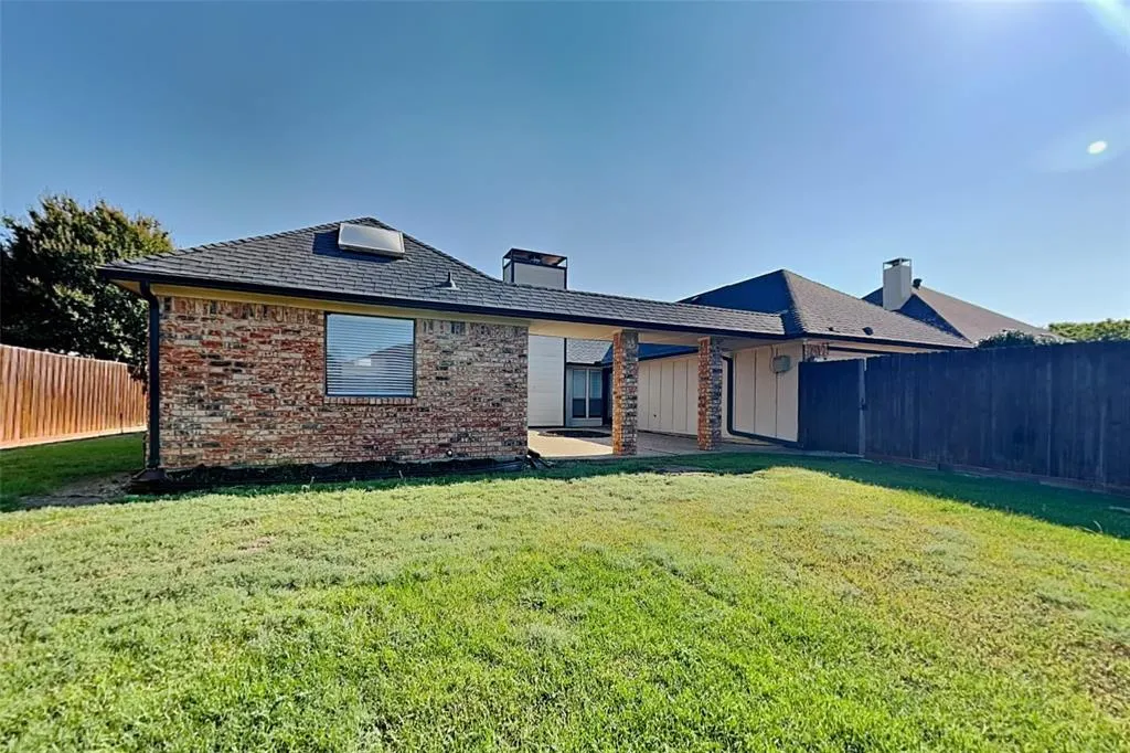 1521 Geneva Lane