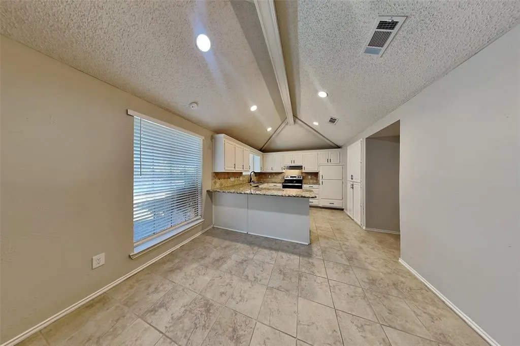 1521 Geneva Lane
