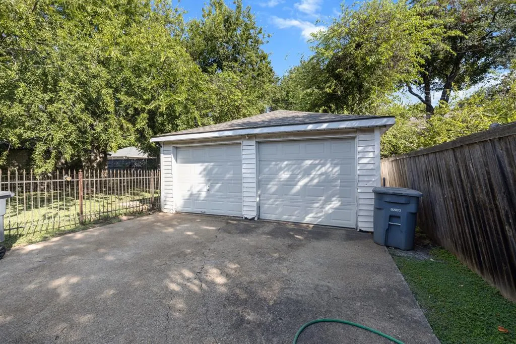 6317 Ravendale Lane