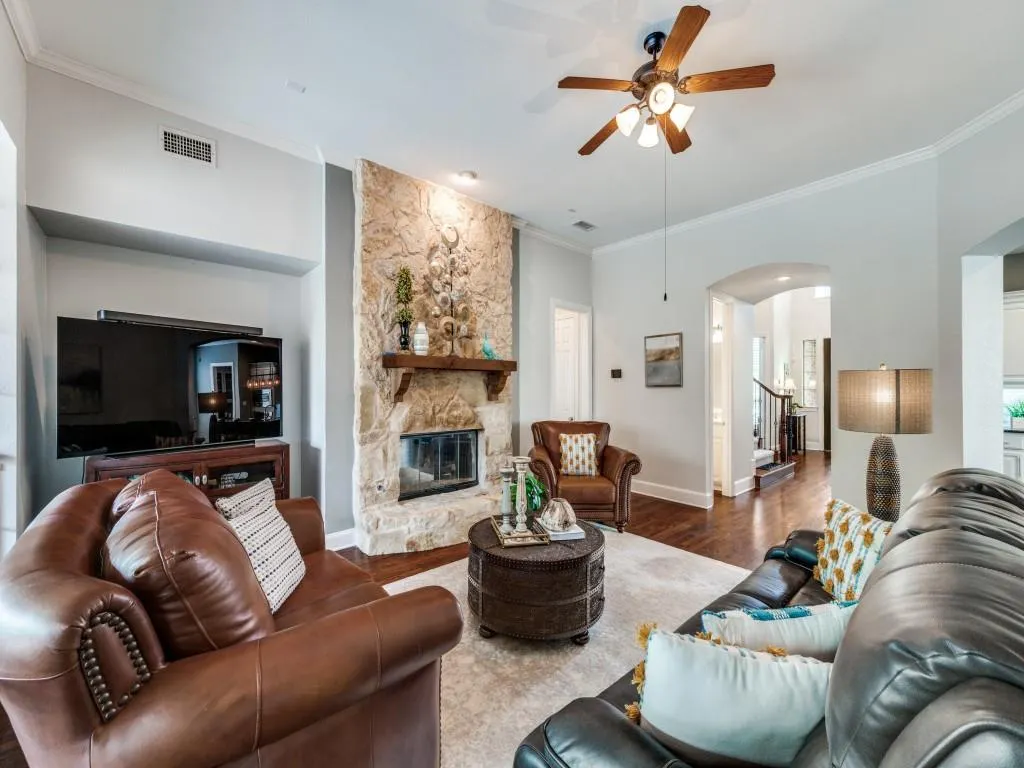 1240 Sunland Park Drive