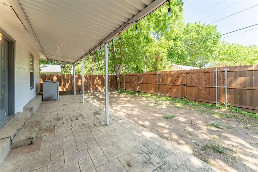 2835 Gladstone Drive