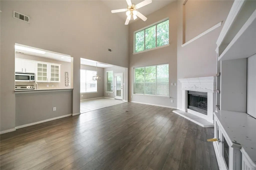 2312 Geneva Lane