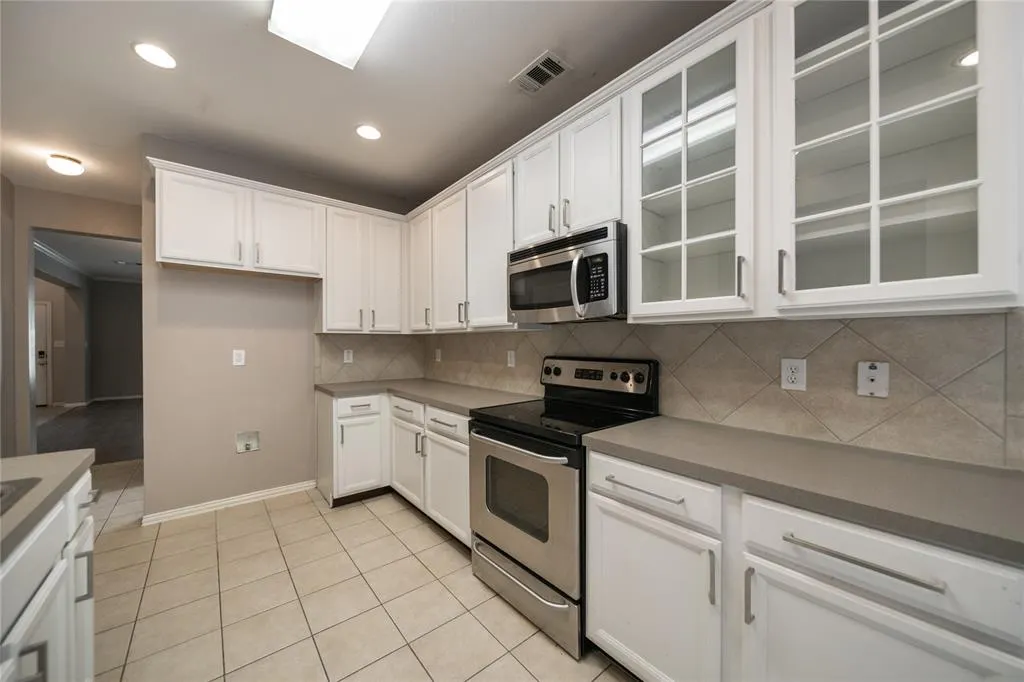 2312 Geneva Lane
