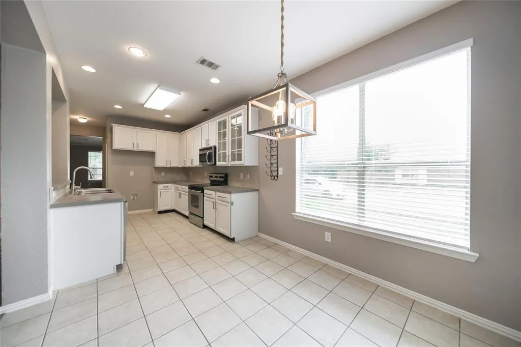 2312 Geneva Lane