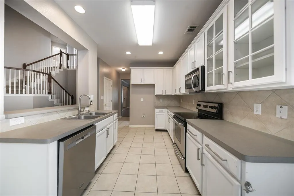2312 Geneva Lane