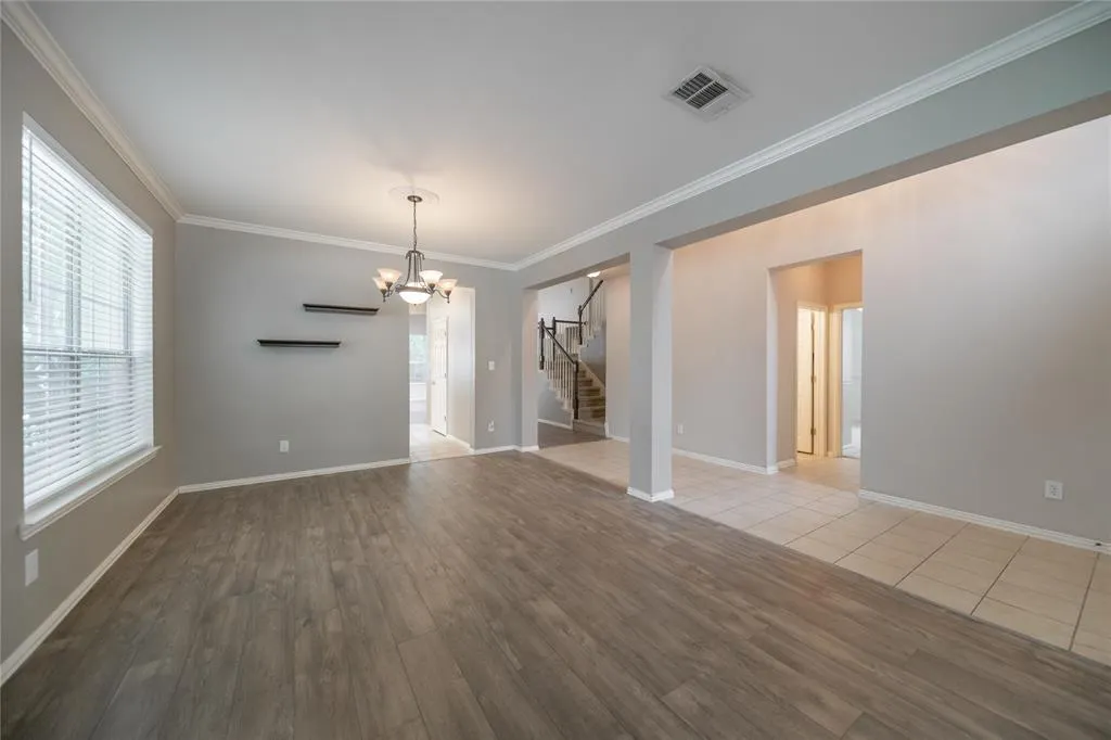 2312 Geneva Lane