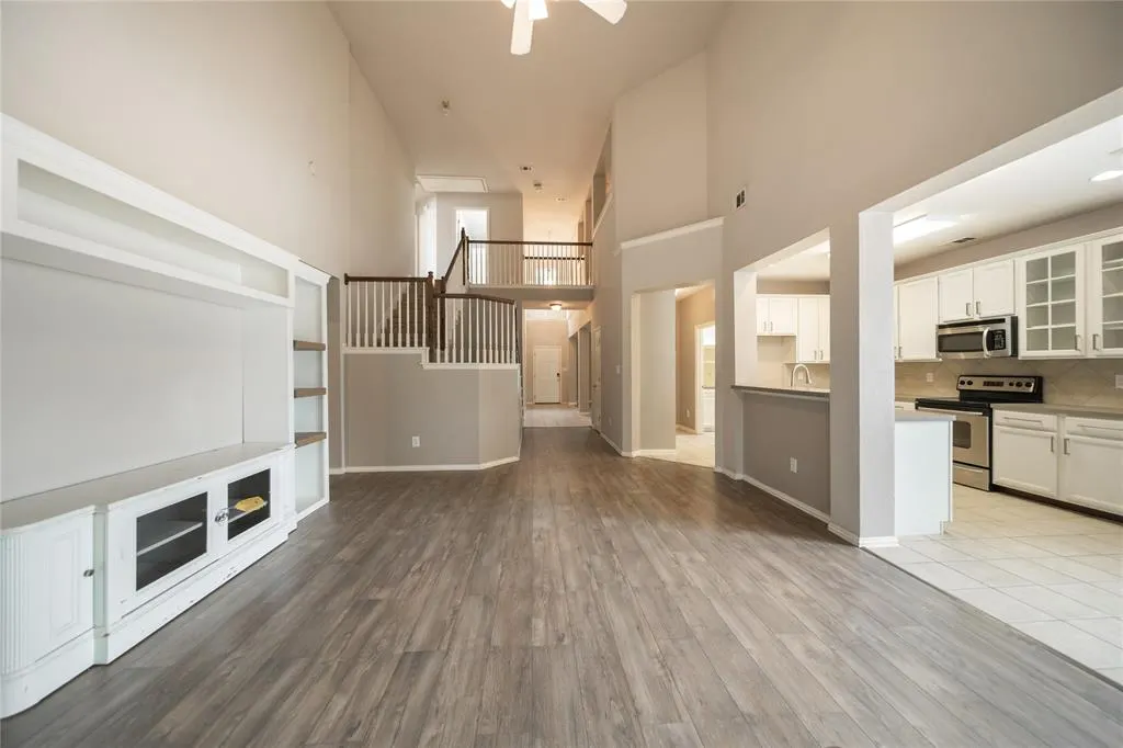 2312 Geneva Lane