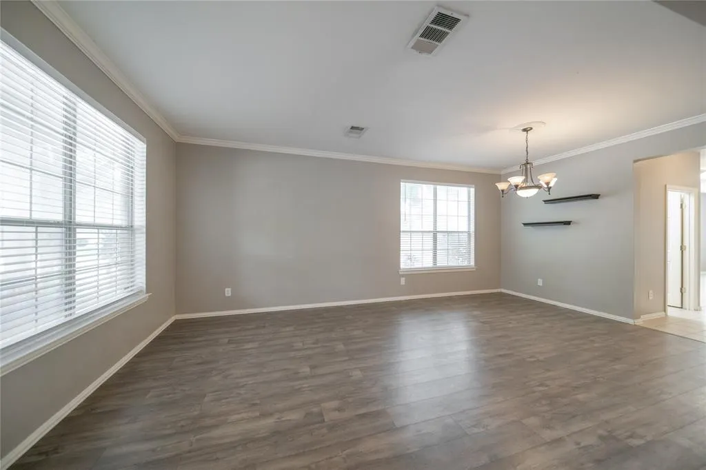 2312 Geneva Lane