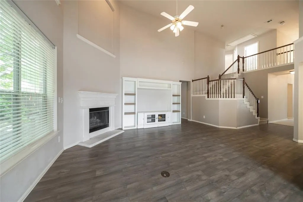 2312 Geneva Lane