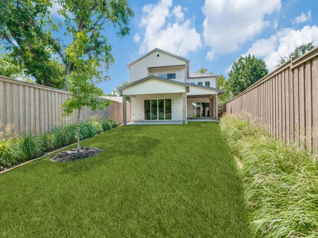 3911 Hawick Lane