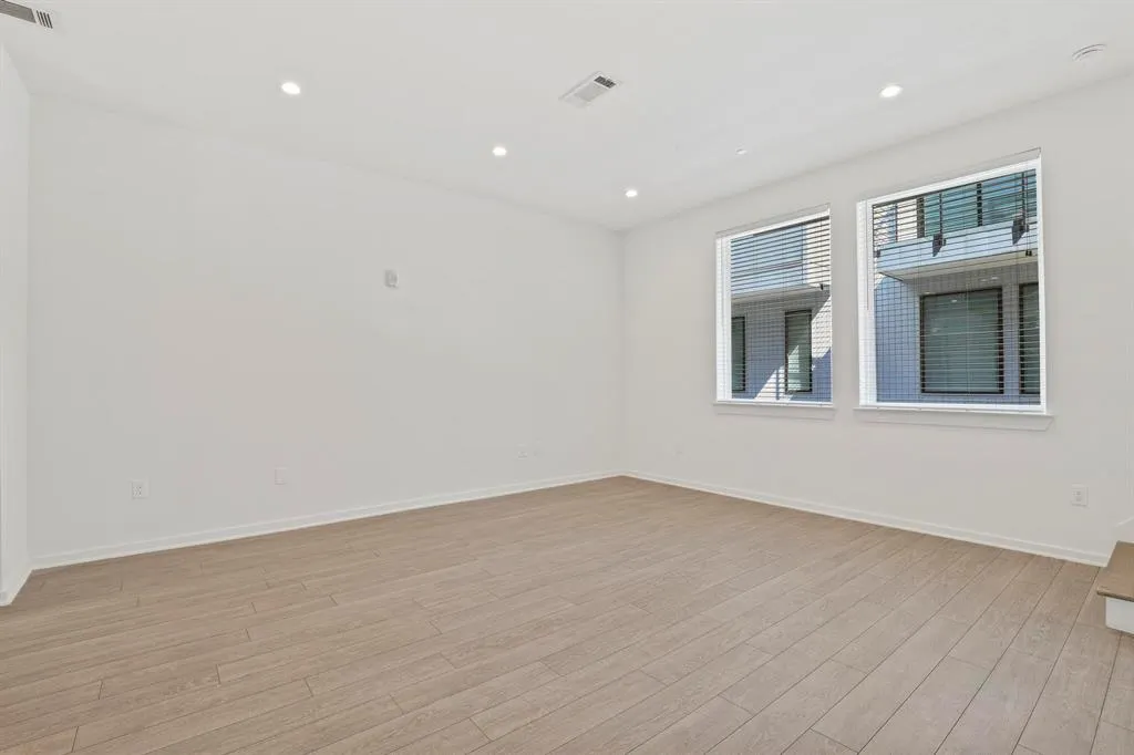 410 W 9th Street, #109