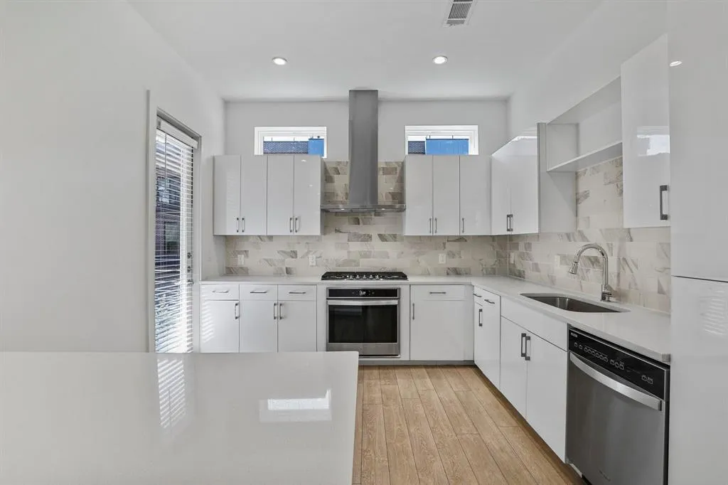 410 W 9th Street, #109