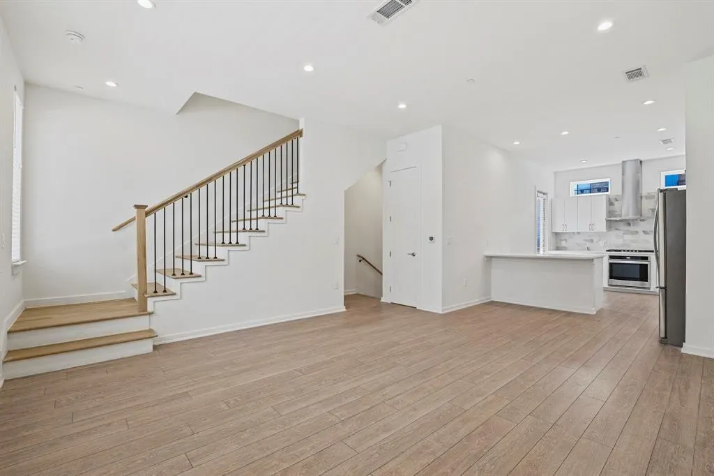 410 W 9th Street, #109