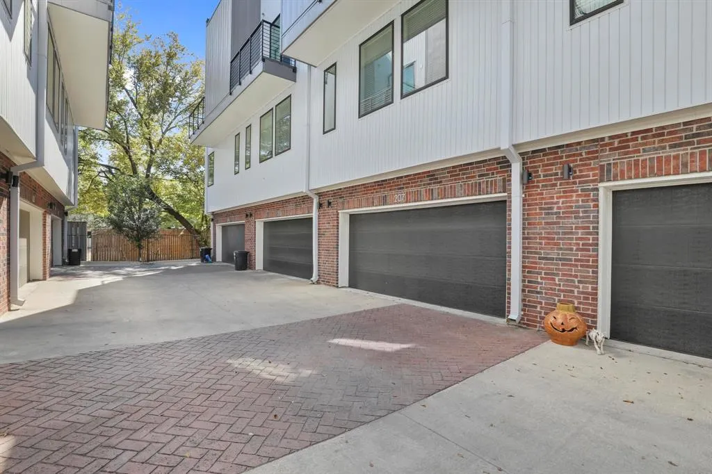410 W 9th Street, #109