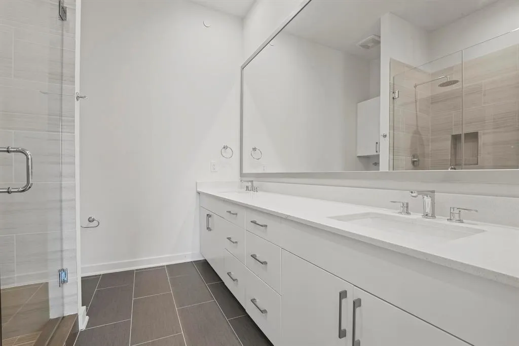 410 W 9th Street, #109