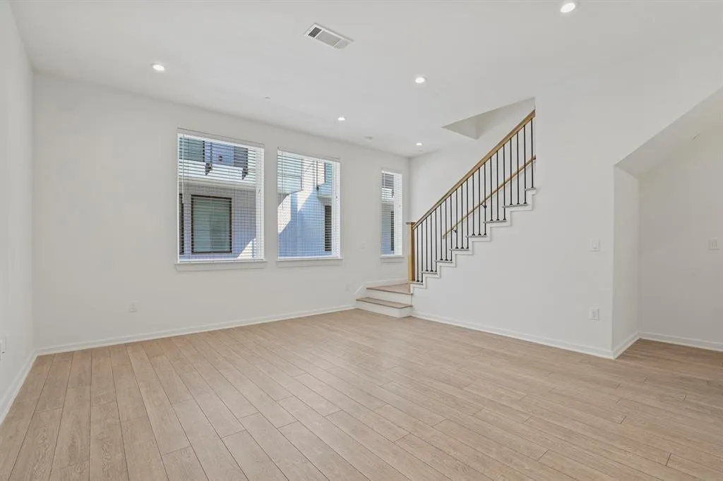 410 W 9th Street, #109