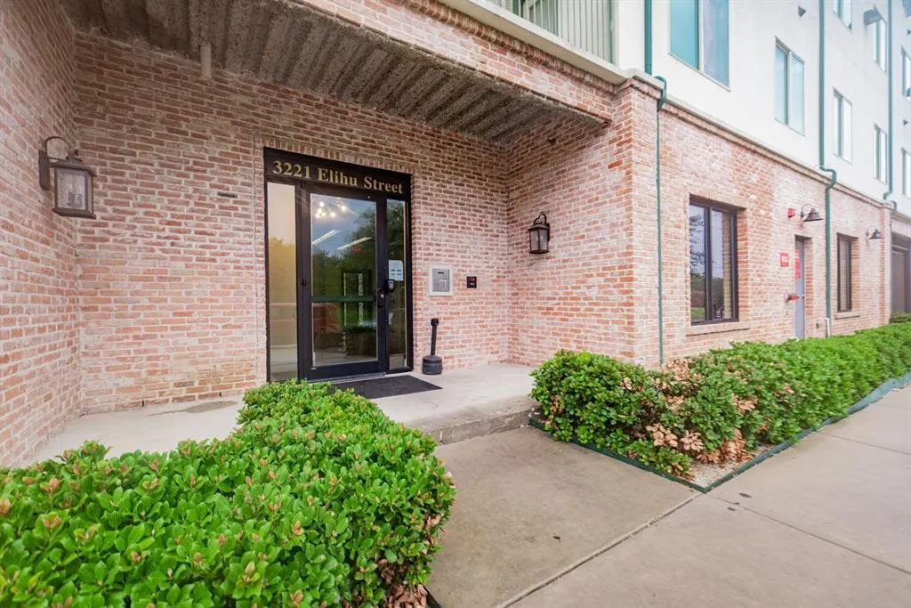 3221 Elihu Street, #304